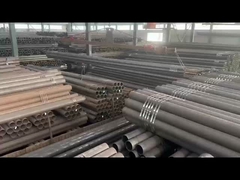 Depoda boruların yüklenmesi